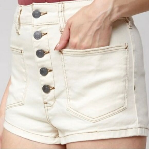 Free People Bridgette Denim Shorts Ecru Cream NWT Size 30 - Picture 1 of 13